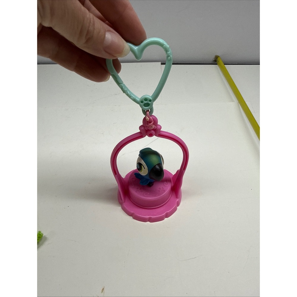 2006 Hasbro Littlest Pet Shop LPS Parrot Bird Pink Perch Clip On Toy McDonalds